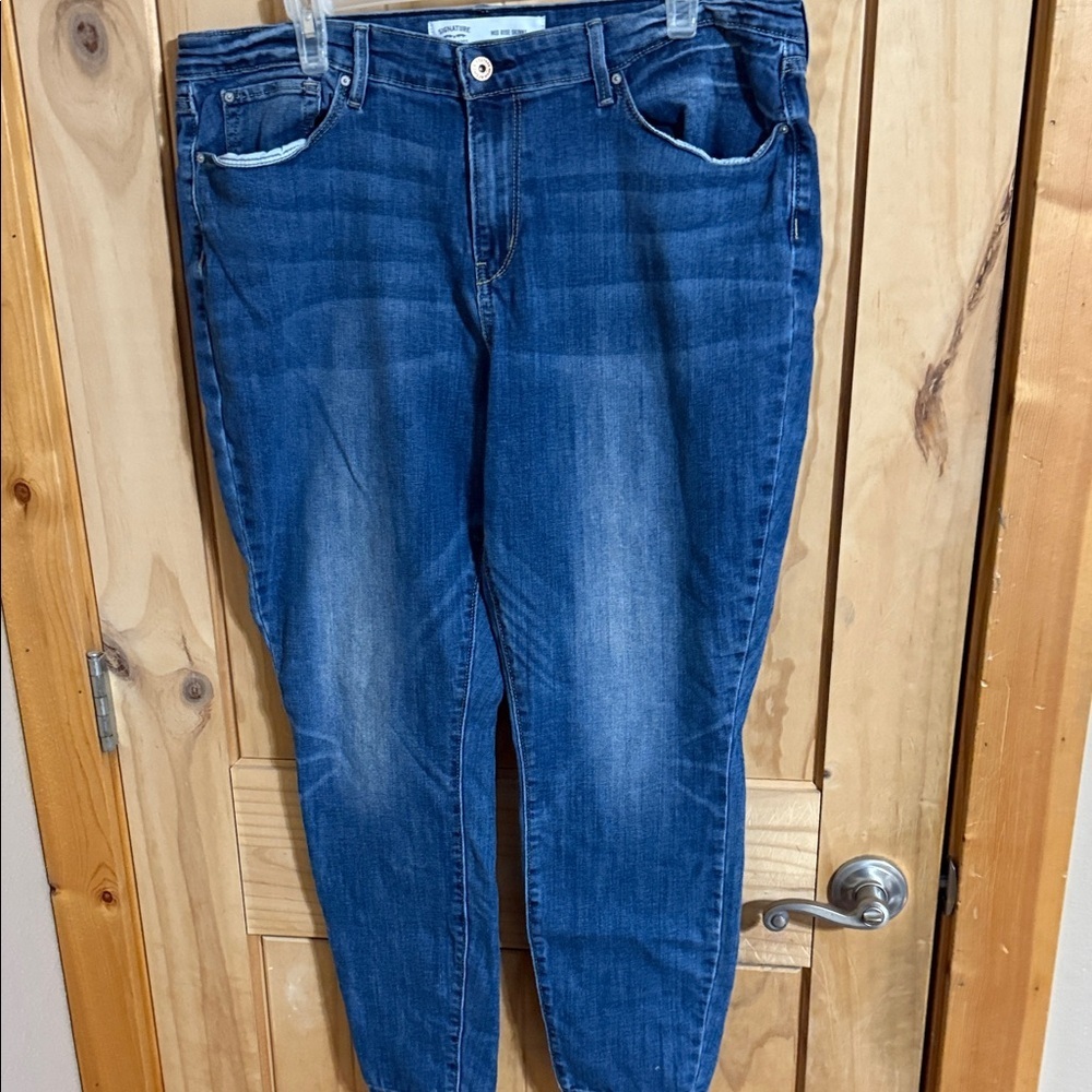 Signature Levi Strauss Women's Blue Jeans
